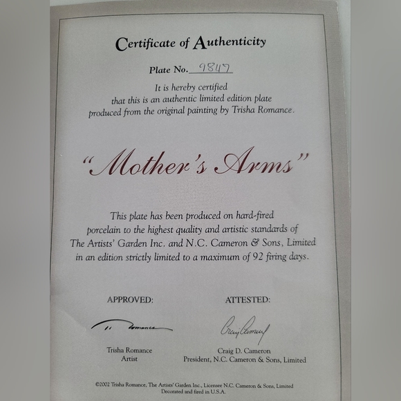 Trisha Romance "Mother's Arms" Plate - Picture 5 of 5